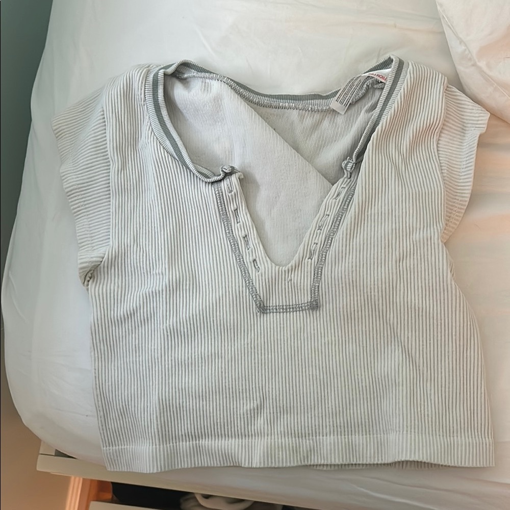 Urban Outfitters Gray V-Neck Sleeveless Crop Top